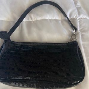 black detailed shoulder bag